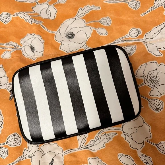 Marc Jacobs Black and White Striped Men's Bag - Picture 2 of 4